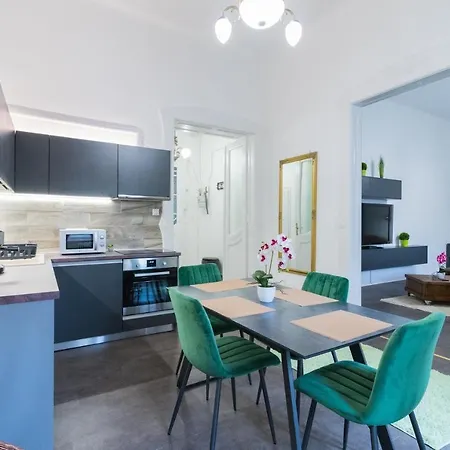 Gróf Palace Apartman *