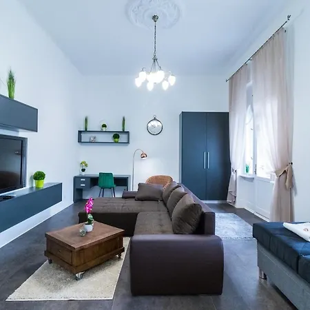 Grof Palace Apartman Apartment